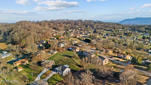 409 Commanche Tr, Seymour, TN 37865