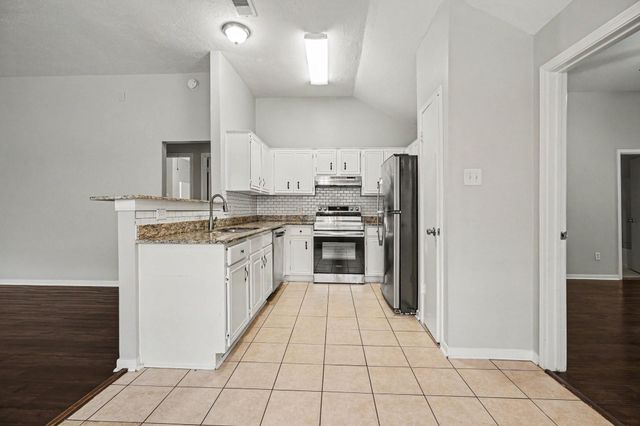 4811 Hawthorne Street, Pasadena, TX 77586