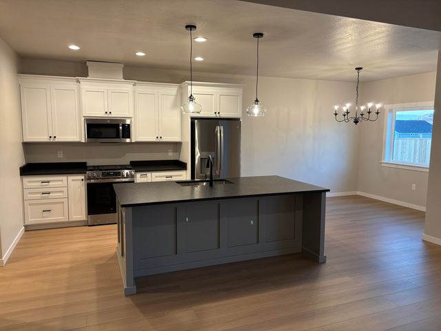 3715 Ford Drive, Medford, OR 97504