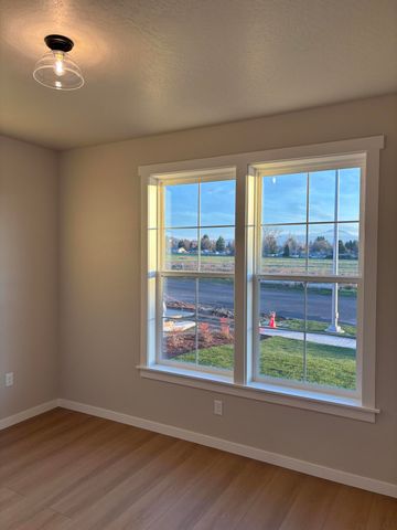 3715 Ford Drive, Medford, OR 97504