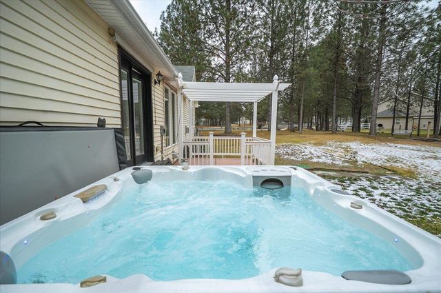 5885 Sandy Court Rd, Nine Mile Falls, WA 99026