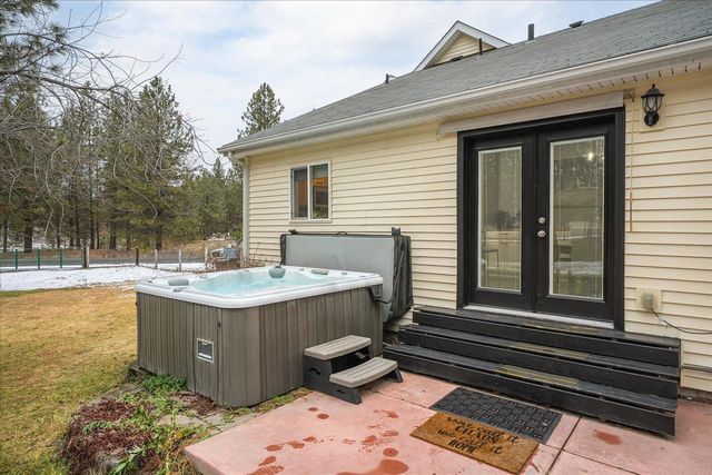5885 Sandy Court Rd, Nine Mile Falls, WA 99026