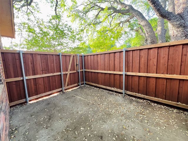 5759 Cedar Creek Drive, Benbrook, TX 76109