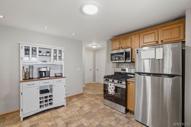 102 North Seine Drive, Cheektowaga, NY 14227