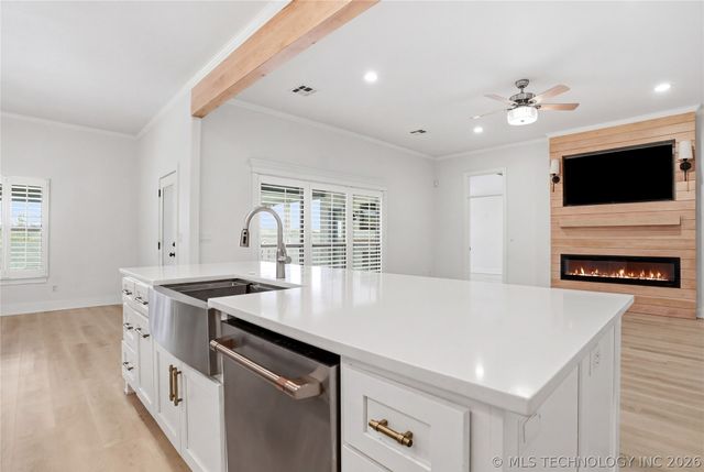 16802 S 11th West Avenue, Glenpool, OK 74033