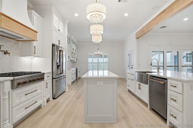 16802 S 11th West Avenue, Glenpool, OK 74033