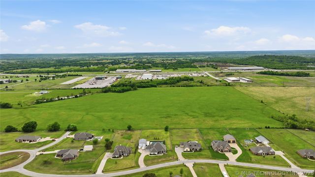 16802 S 11th West Avenue, Glenpool, OK 74033