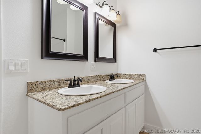 16802 S 11th West Avenue, Glenpool, OK 74033