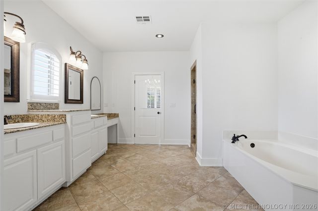 16802 S 11th West Avenue, Glenpool, OK 74033