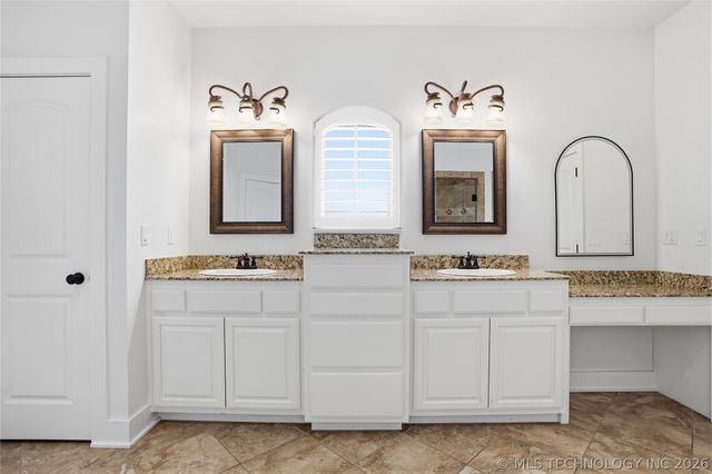 16802 S 11th West Avenue, Glenpool, OK 74033