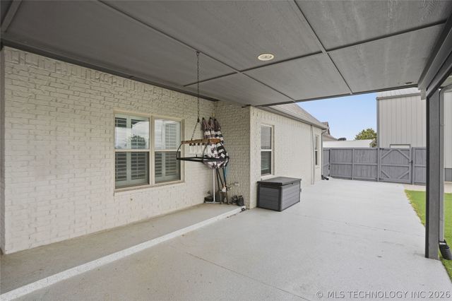 16802 S 11th West Avenue, Glenpool, OK 74033