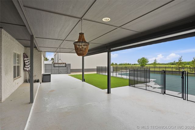 16802 S 11th West Avenue, Glenpool, OK 74033