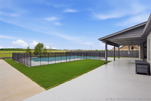 16802 S 11th West Avenue, Glenpool, OK 74033