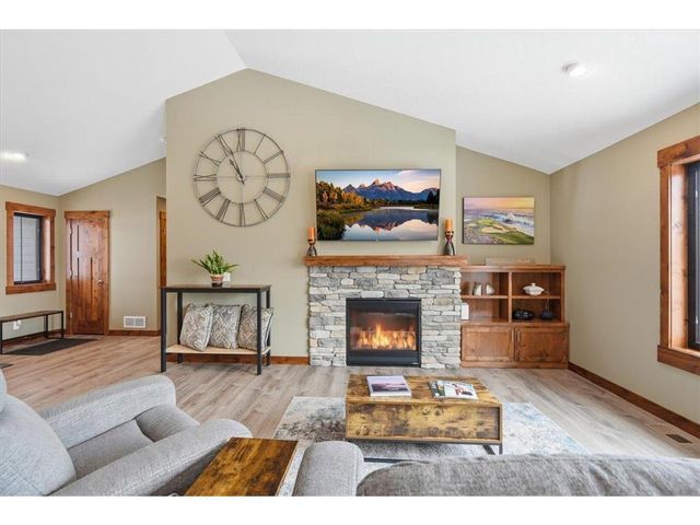 265 Vista Circle, River Falls, WI 54022