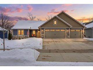 265 Vista Circle, River Falls, WI 54022
