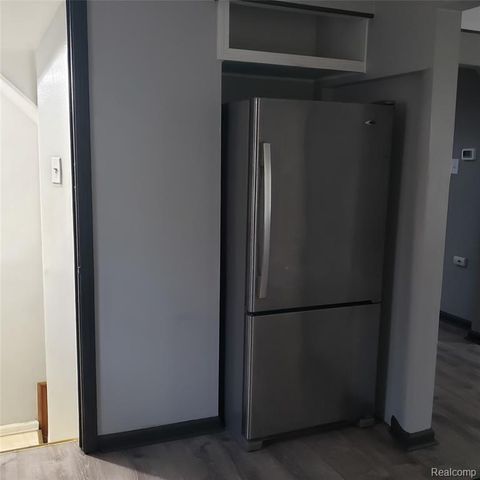 2043 Mill Street, Lincoln Park, MI 48146