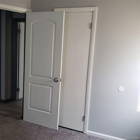 2043 Mill Street, Lincoln Park, MI 48146