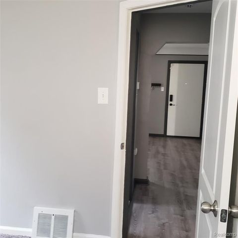 2043 Mill Street, Lincoln Park, MI 48146