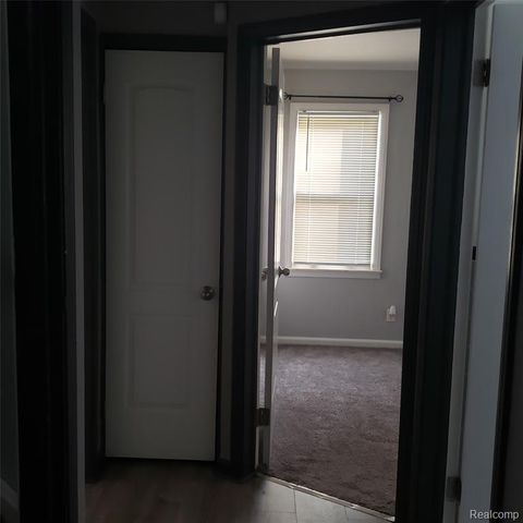 2043 Mill Street, Lincoln Park, MI 48146