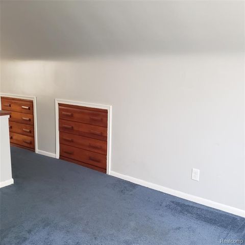 2043 Mill Street, Lincoln Park, MI 48146