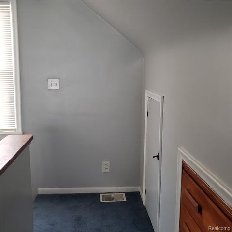 2043 Mill Street, Lincoln Park, MI 48146