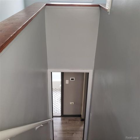 2043 Mill Street, Lincoln Park, MI 48146