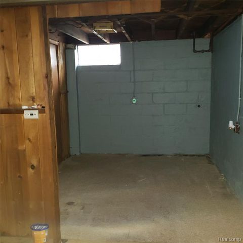 2043 Mill Street, Lincoln Park, MI 48146