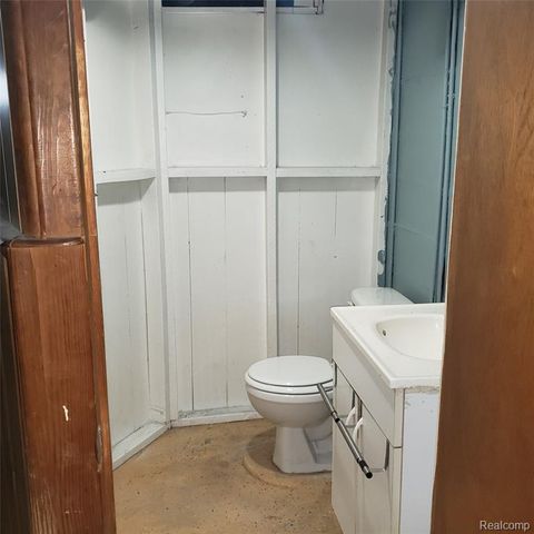 2043 Mill Street, Lincoln Park, MI 48146