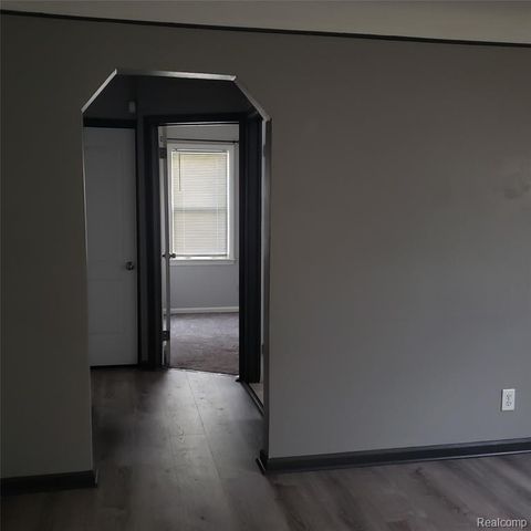 2043 Mill Street, Lincoln Park, MI 48146