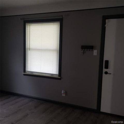 2043 Mill Street, Lincoln Park, MI 48146