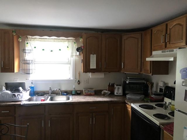 2 Diane St, Millbury, MA 01527