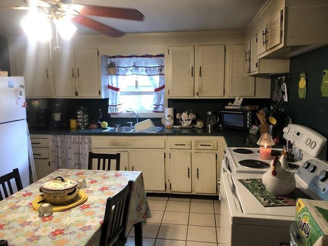 2 Diane St, Millbury, MA 01527
