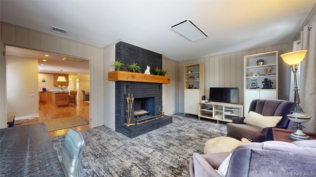 386 Mill Road, Westhampton, NY 11977