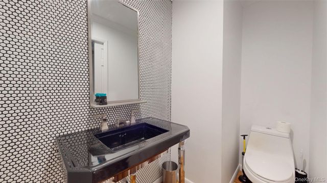 386 Mill Road, Westhampton, NY 11977