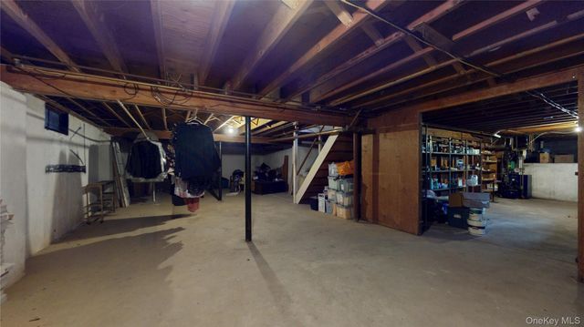 386 Mill Road, Westhampton, NY 11977