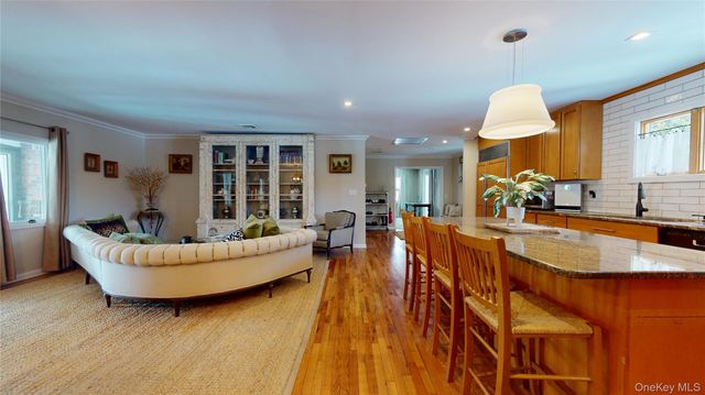 386 Mill Road, Westhampton, NY 11977