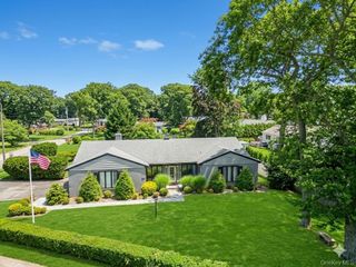 386 Mill Road, Westhampton, NY 11977