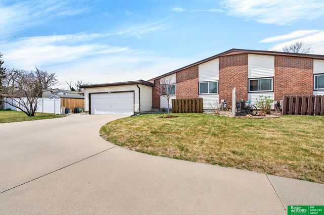 2105 Sandstone Road, Lincoln, NE 68512