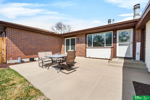 2105 Sandstone Road, Lincoln, NE 68512