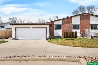 2105 Sandstone Road, Lincoln, NE 68512