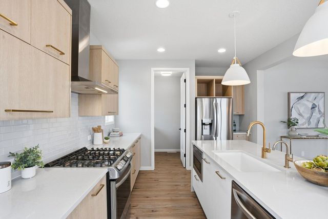 5013 162nd Street W, Lakeville, MN 55044