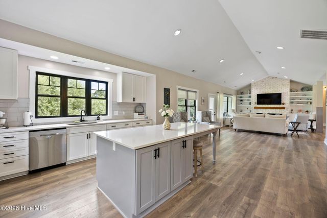8104 Mainsail Lane, Wilmington, NC 28412