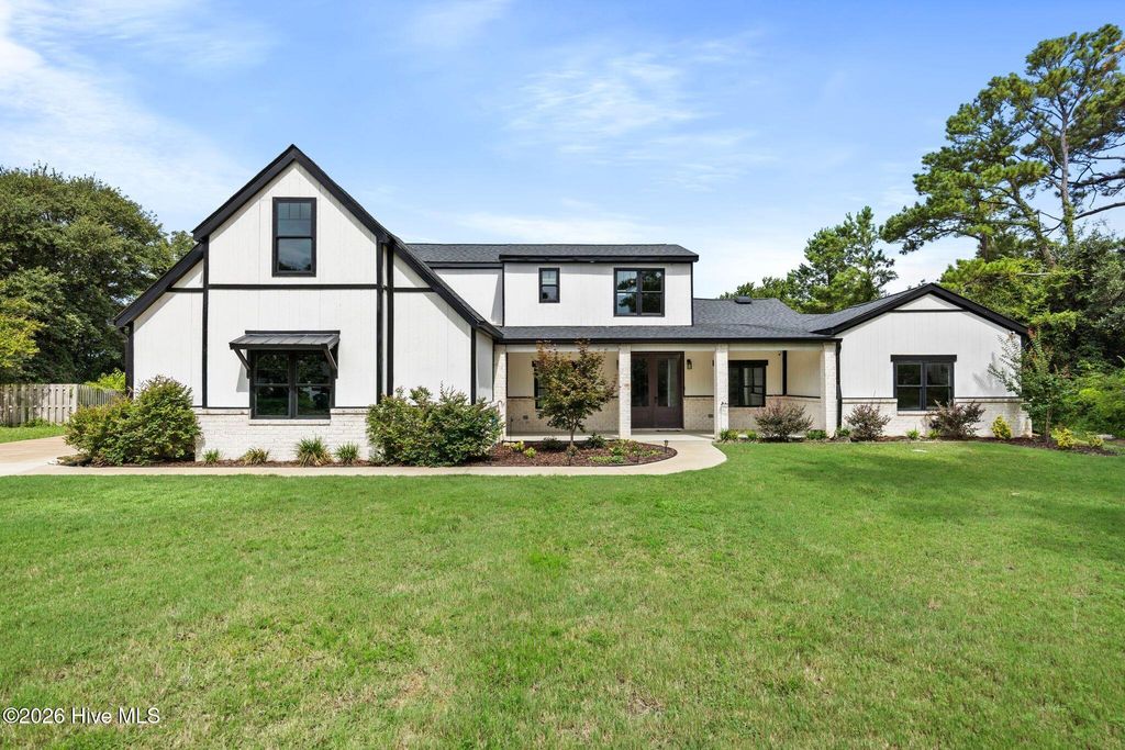 8104 Mainsail Lane, Wilmington, NC 28412