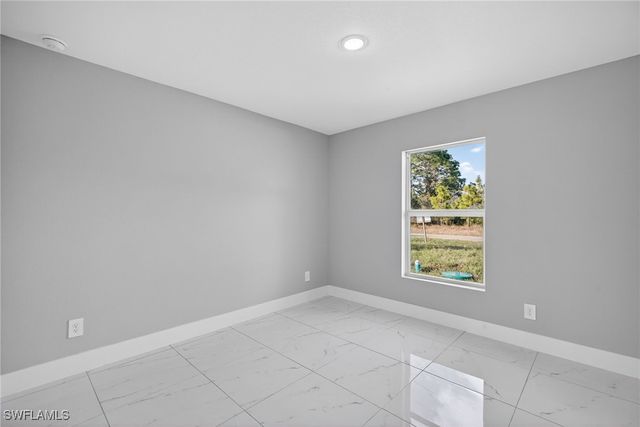 1044 Cresthaven ST, Lehigh Acres, FL 33974