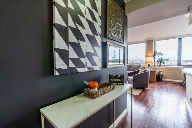 3525 Sage Road 1009, Houston, TX 77056