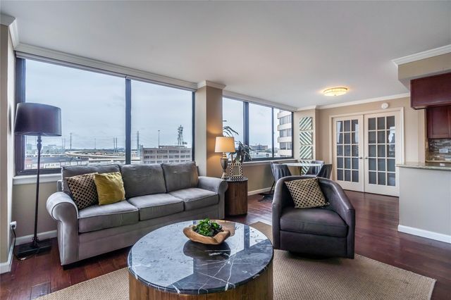 3525 Sage Road 1009, Houston, TX 77056