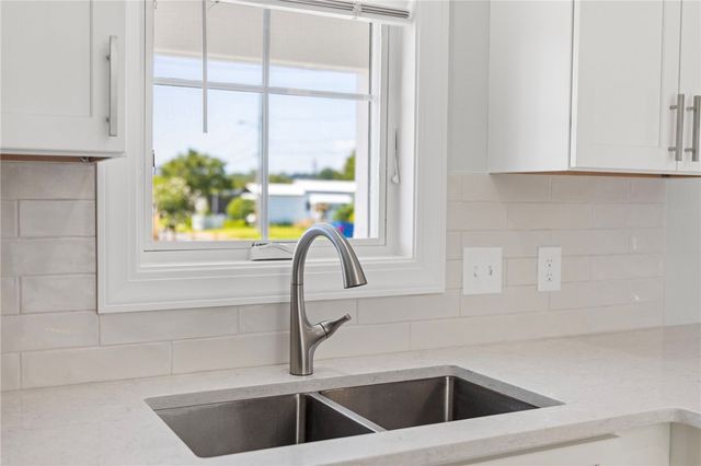 51 Pine Street, Portsmouth, RI 02871