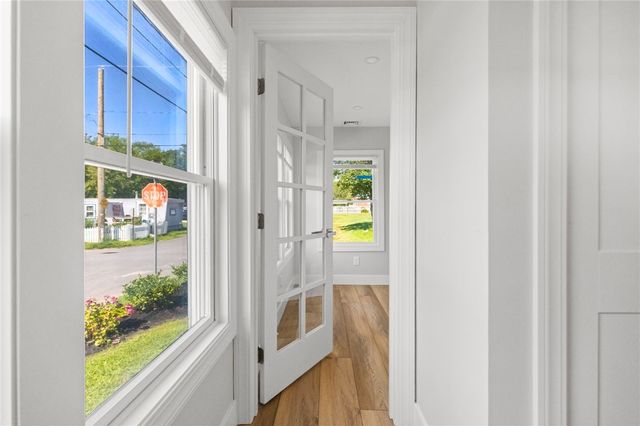 51 Pine Street, Portsmouth, RI 02871
