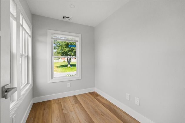 51 Pine Street, Portsmouth, RI 02871