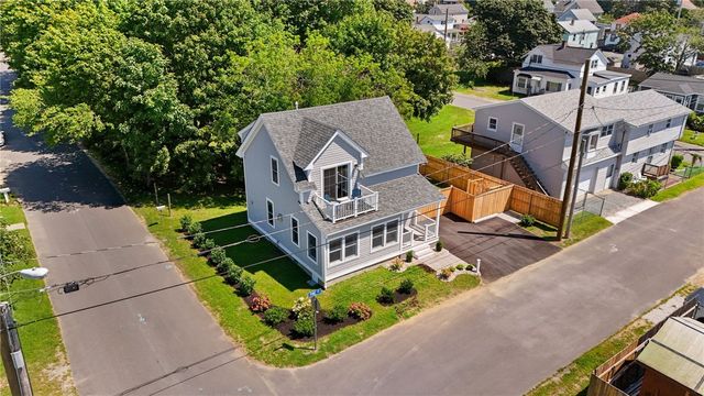 51 Pine Street, Portsmouth, RI 02871